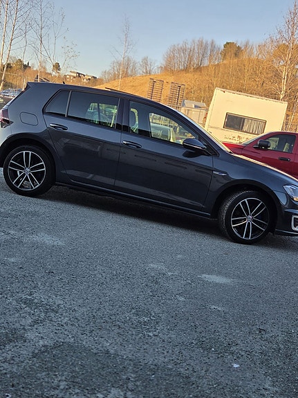 Volkswagen Golf VII 13 of 27
