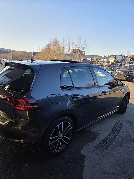 Volkswagen Golf VII 16 of 27