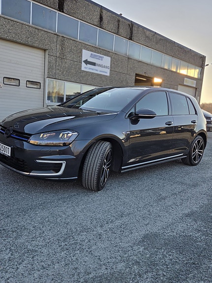 Volkswagen Golf VII 3 of 27