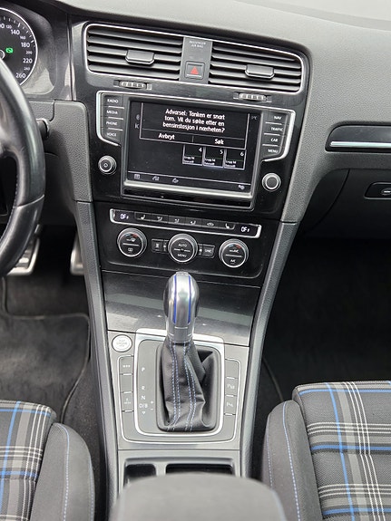 Volkswagen Golf VII 26 of 27