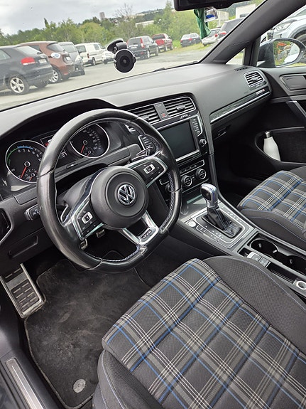 Volkswagen Golf VII 21 of 27