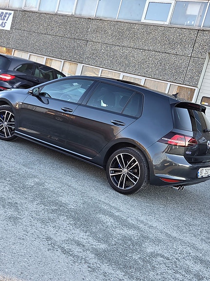 Volkswagen Golf VII 9 of 27