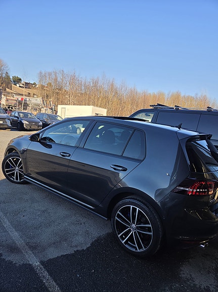 Volkswagen Golf VII 11 of 27