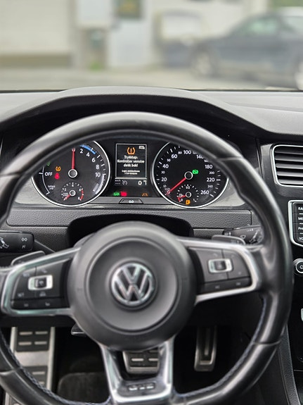 Volkswagen Golf VII 22 of 27
