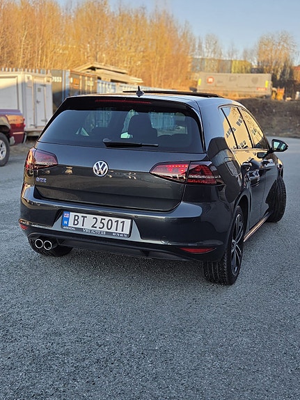 Volkswagen Golf VII 12 of 27