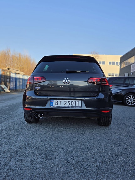 Volkswagen Golf VII 20 of 27