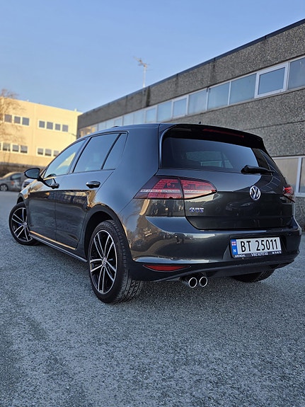 Volkswagen Golf VII 17 of 27
