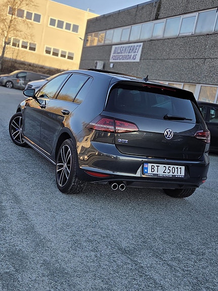 Volkswagen Golf VII 18 of 27