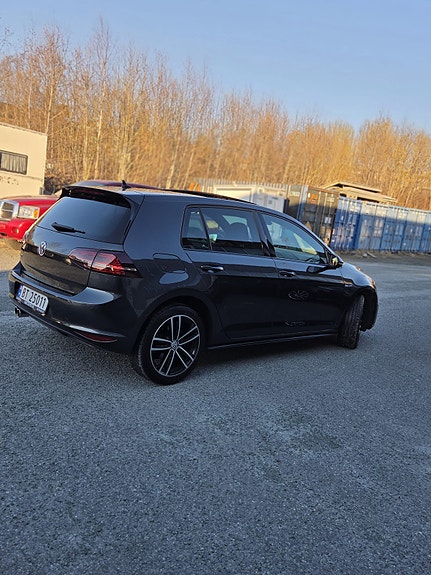 Volkswagen Golf VII 6 of 27