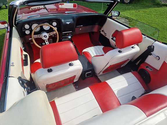 Ford Mustang 4 of 30
