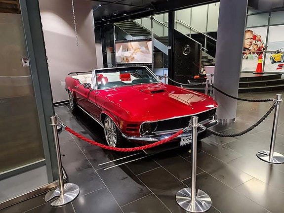 Ford Mustang 27 of 30