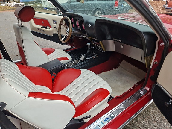 Ford Mustang 15 of 30