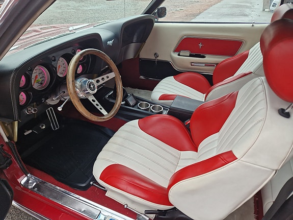Ford Mustang 14 of 30