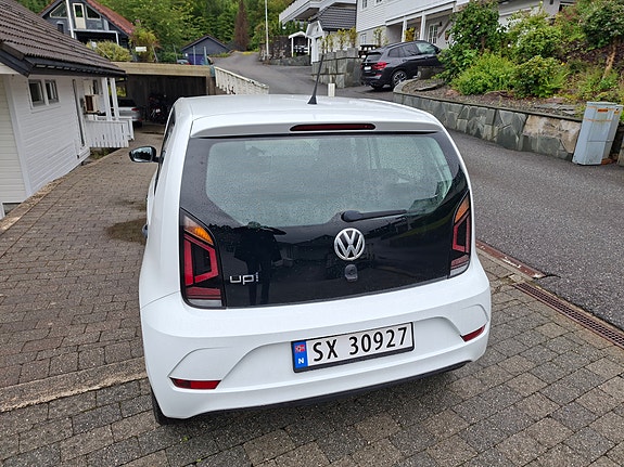 Volkswagen UP! 2 of 6