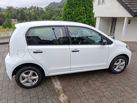 Volkswagen UP! 4 of 6