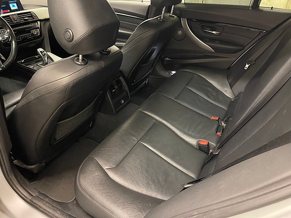 BMW 320d 13 of 26