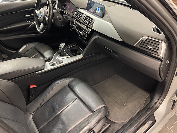 BMW 320d 12 of 26