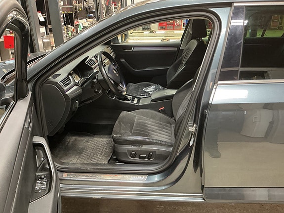 Skoda Superb 8 of 15