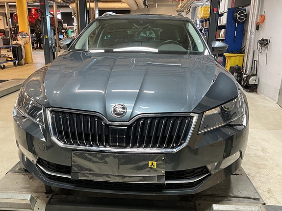 Skoda Superb 2 of 15