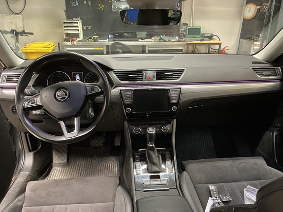 Skoda Superb 9 of 15