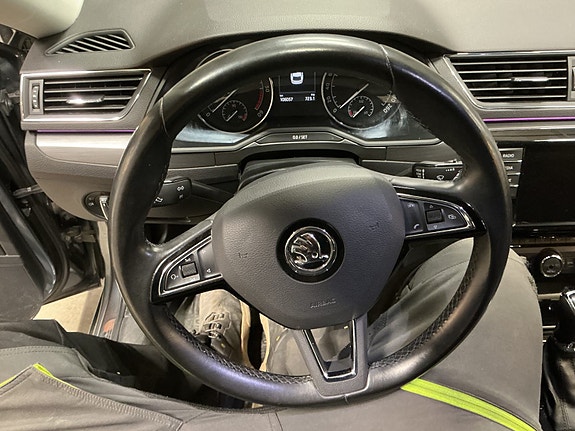 Skoda Superb 10 of 15
