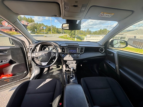 Toyota RAV4 9 of 19