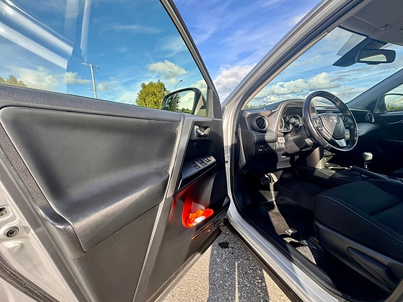 Toyota RAV4 12 of 19