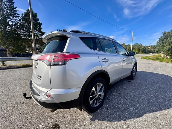 Toyota RAV4 3 of 19
