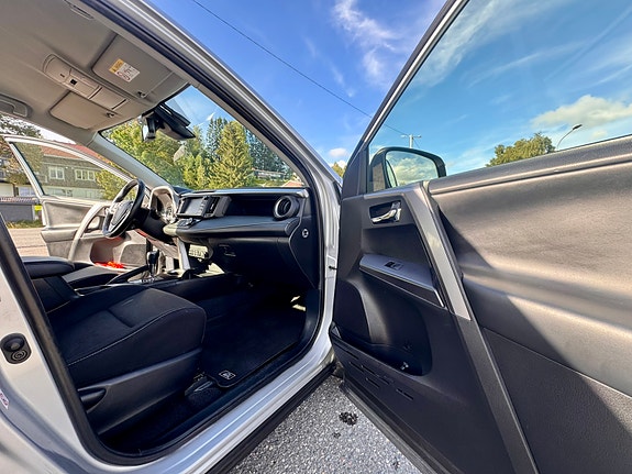 Toyota RAV4 16 of 19