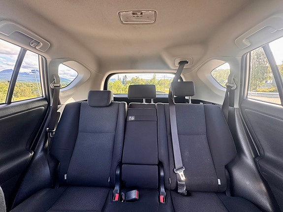 Toyota RAV4 14 of 19