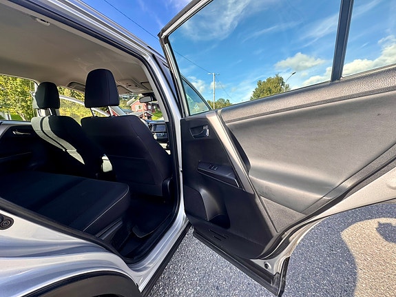 Toyota RAV4 15 of 19