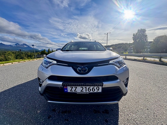 Toyota RAV4 4 of 19