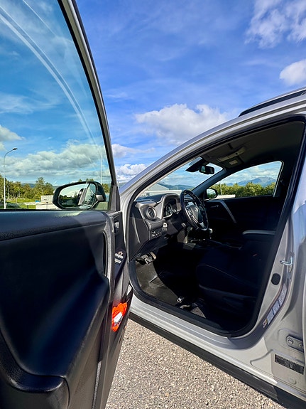 Toyota RAV4 13 of 19
