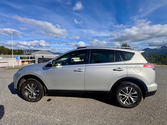 Toyota RAV4 7 of 19