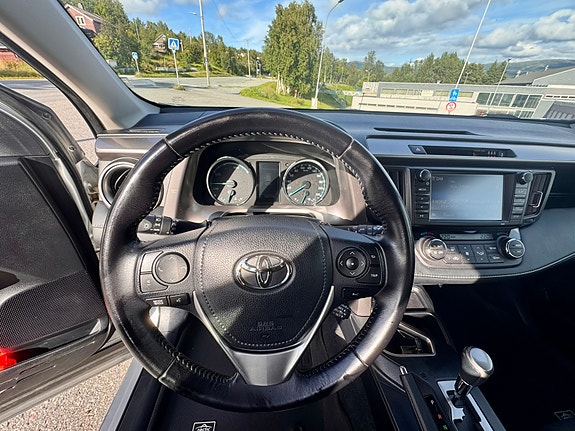 Toyota RAV4 10 of 19