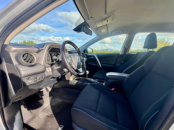 Toyota RAV4 11 of 19