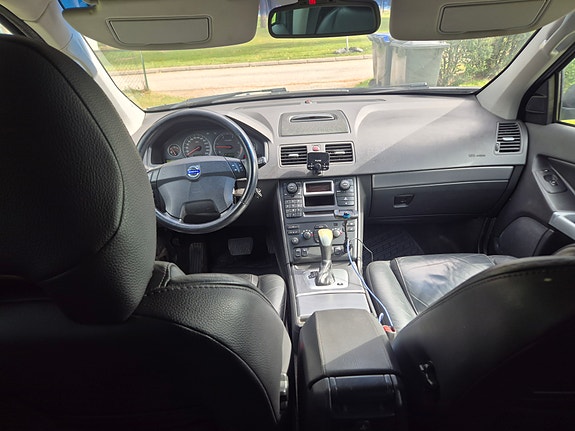 Volvo XC90 14 of 30