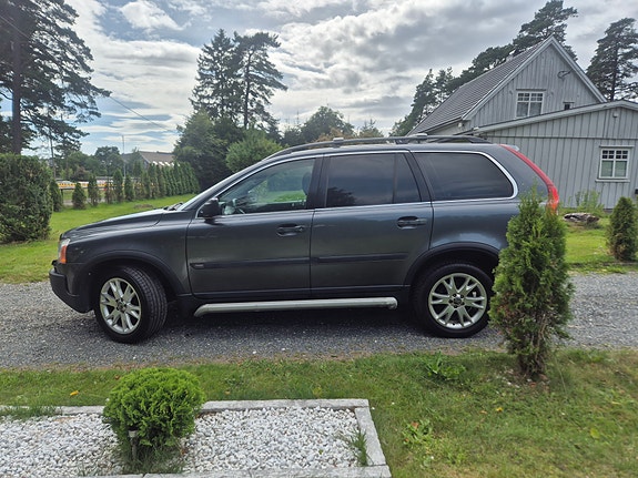 Volvo XC90 2 of 30