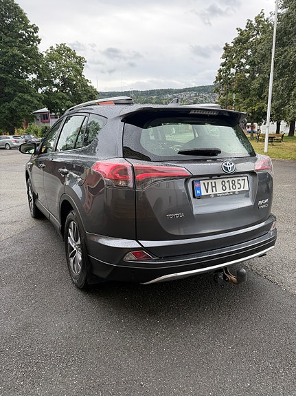 Toyota RAV4 4 of 24