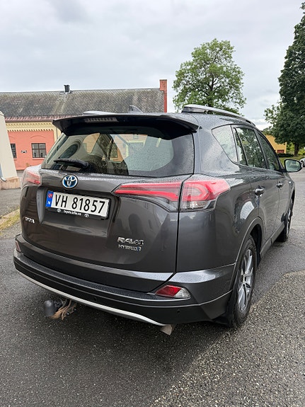 Toyota RAV4 7 of 24