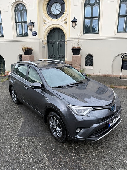Toyota RAV4 11 of 24
