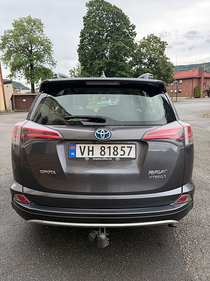 Toyota RAV4 6 of 24