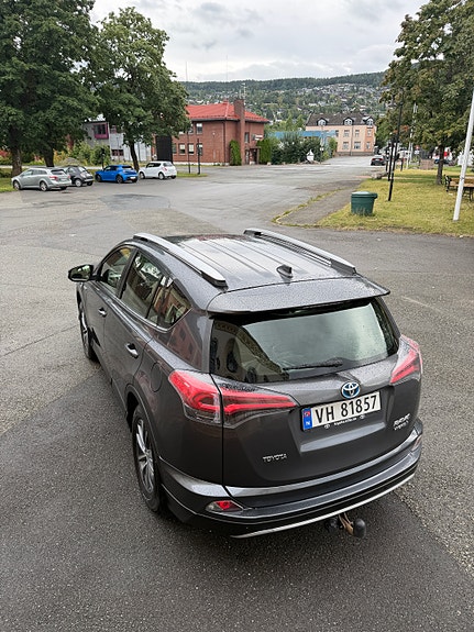 Toyota RAV4 5 of 24