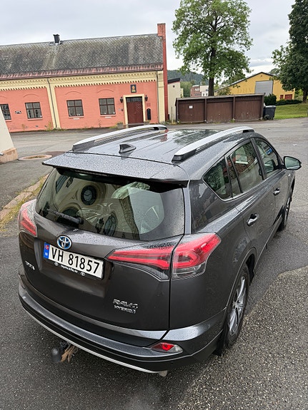 Toyota RAV4 8 of 24