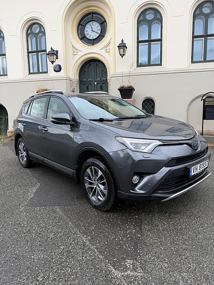Toyota RAV4 10 of 24