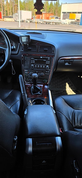 Volvo XC70 12 of 18