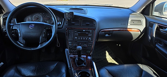 Volvo XC70 11 of 18