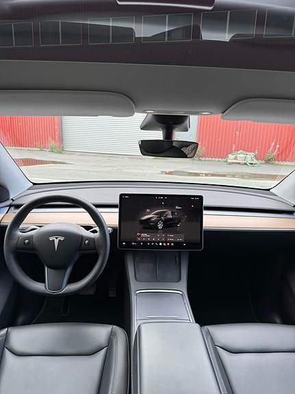 Tesla Model Y 12 of 20