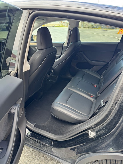 Tesla Model Y 16 of 20