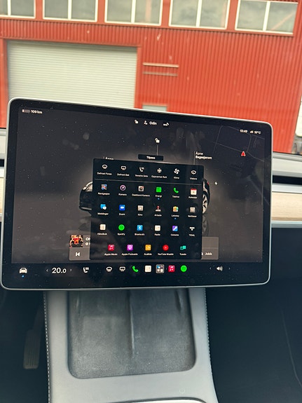 Tesla Model Y 14 of 20